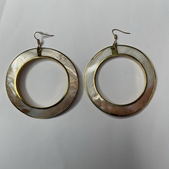 Elegant Gold and Cream Earrings with Timeless Charm - Picture 1 of 2